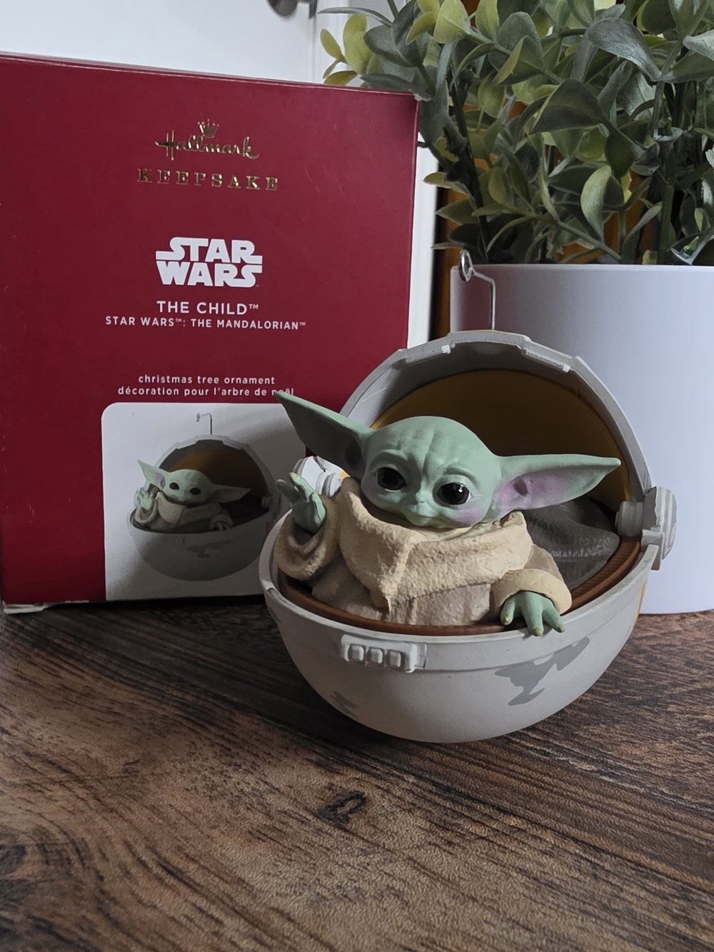 ​Hallmark Keepsake 2020 Star Wars The Child Mandalorian Ornament NIB